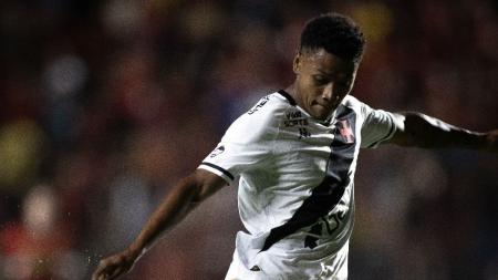 Matheus França em ação pelo Vasco