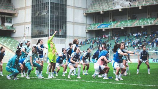 Cabulosas comemoram com a torcida no Independência