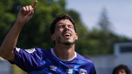 Daniel Silva comemora gol pelo Desportivo Santa Clara, nesta terça-feira (9)
