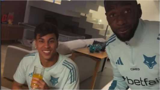 Bolasie e Kaio Jorge, após a classificação do Cruzeiro contra o Atlético