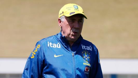 Técnico Carlo Ancelotti em treino da Seleção Brasileira