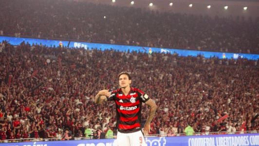 Flamengo vibra no Maracanã: atacante abriu o placar na partida contra o Estudiantes-ARG