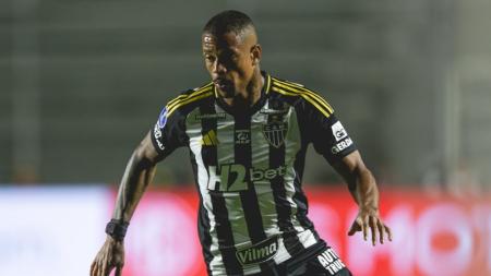 Caio Paulista, do Atlético, em ação na Copa Sul-Americana