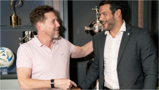 Alejandro Dominguez e Samir Xaud, nesta sexat-feira (19), na sede da Conmebol