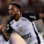 Após ficar 'preso' na Venezuela, volante do Corinthians finalmente embarca ao Brasil