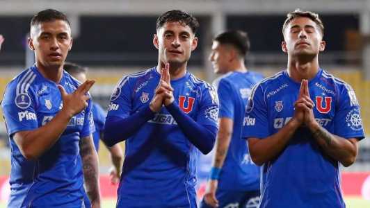 Time do Universad de Chile celebra vitória diante do Alianza Lima, nesta quinta-feira (25)