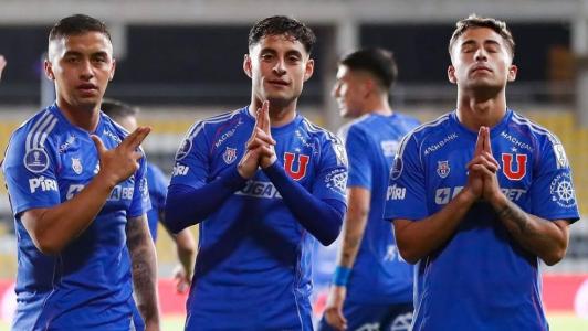 Time do Universad de Chile celebra vitória diante do Alianza Lima, nesta quinta-feira (25)