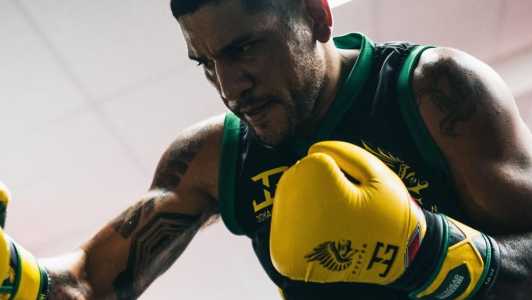 Alex Poatan treina para lutar contra Magomed Ankalev, no dia 4 de outubro, no UFC 320 de Las Vegas