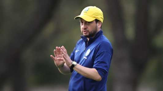 Técnico Arthur Elias em treino da Seleção Brasileira Feminina