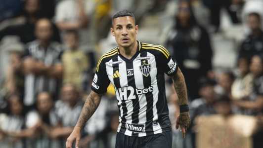 Guilherme Arana em ação pelo Atlético