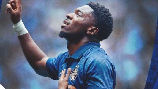 Amuzu comemora gol pelo Grêmio