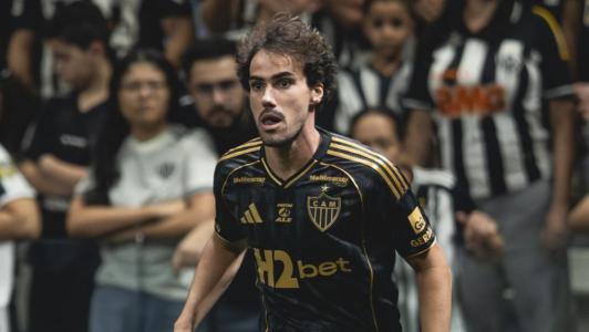 Igor Gomes, meia do Atlético, em jogo diante do Juventude, nessa terça-feira (30)