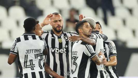 Time do Botafogo celebra gol diante do Bahia, nesta quarta-feira (1º)