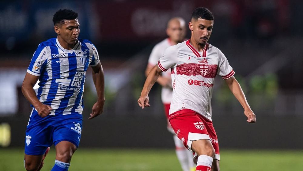 Ex-Flamengo marca, CRB vence Avaí e reduz distância para o G4 da Série B