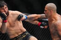 Ankalaev pede terceira luta com Poatan no UFC e dispara sobre revanche: 'Acidente'