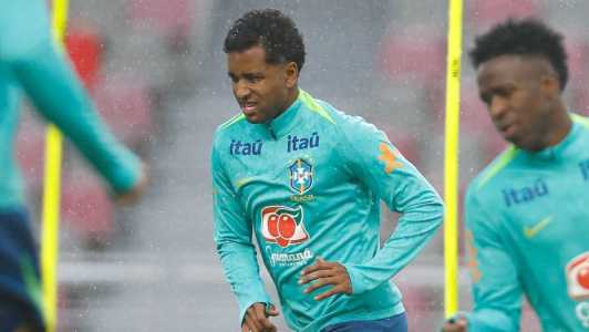 Rodrygo em treino pela Seleção Brasileira nesta segunda-feira (6)