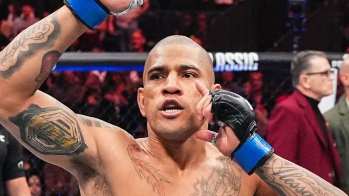 Alex Poatan é o campeão dos meio-pesados do UFC