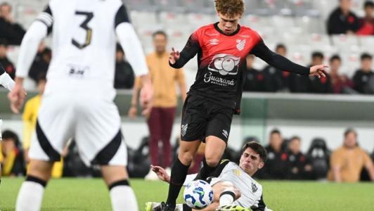 Atlético venceu o Athletico-PR em Curitiba