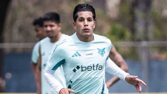 Lucas Romero, volante do Cruzeiro, durante treino neste sábado (11), na Toca da Raposa II
