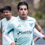 Titular do Cruzeiro revela disputa por vaga no time e elogia aspecto do elenco