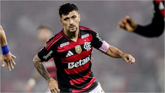 Arrascaeta, em ação durante Flamengo e Cruzeiro, pelo Brasileirão