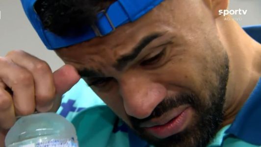 Fabrício Bruno chora após falhas em jogo da Seleção Brasileira