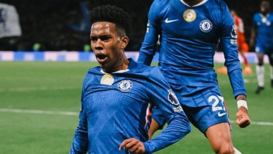 Estêvão comemora gol em jogo do Chelsea
