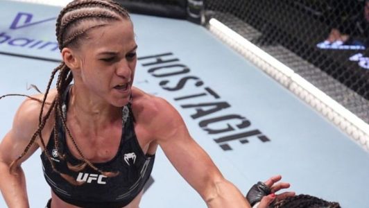 Stephanie "Rondinha" em ação pelo UFC