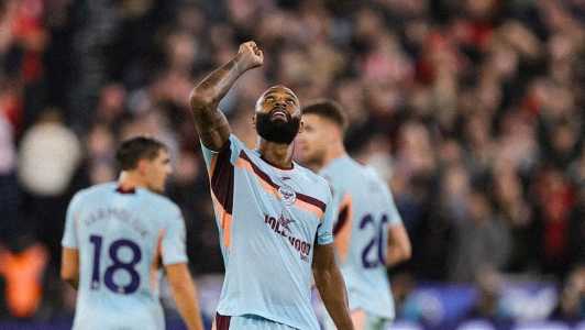 Igor Thiago celebra gol pelo Brentford contra o West Ham, nesta segunda-feira (20)