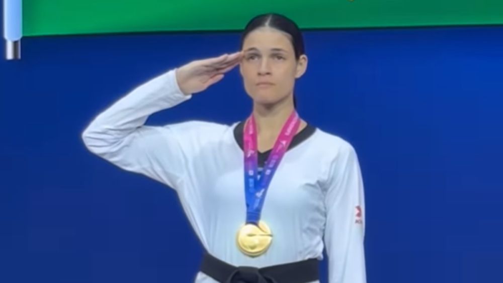 Maria Clara Pacheco é campeã mundial, e Brasil leva ouro no taekwondo após 20 anos