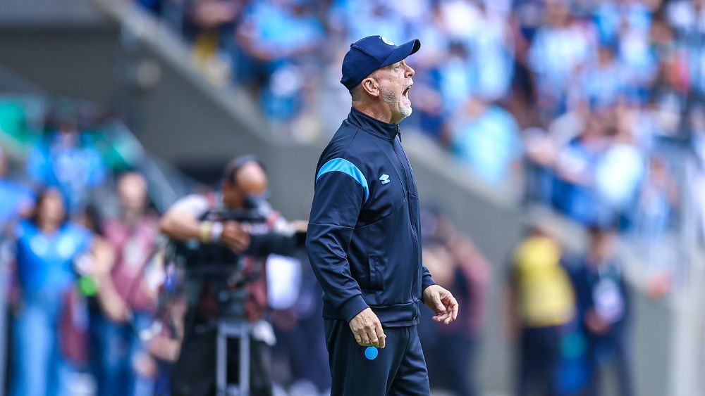 Após vitória, Mano Menezes afirma que Grêmio pode 'olhar para cima' no Brasileirão