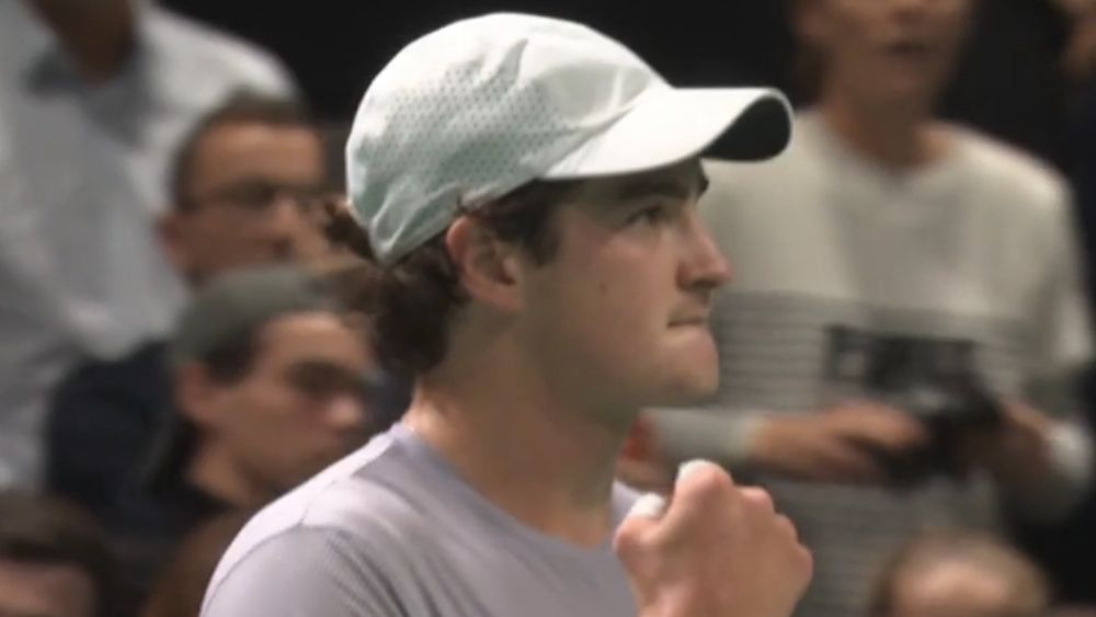 João Fonseca vence Shapovalov de virada e avança no Masters 1000 de Paris