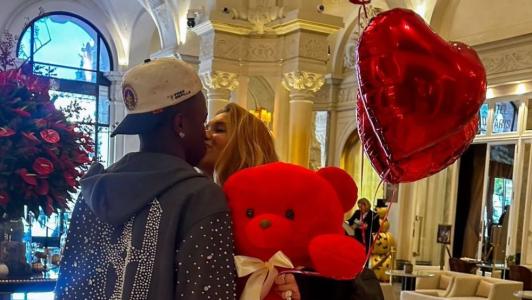 Vini Jr. e Virginia se beijam em hotel de Mônaco