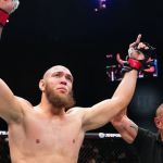 ‘Caçador de pés’, Valter Walker sobe no ranking do UFC mesmo após apelo inusitado
