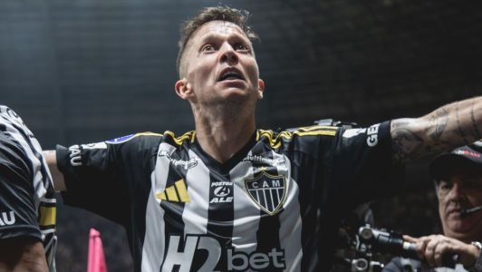 Bernard se emocionou com o gol pelo Atlético no jogo contra o Independiente del Valle