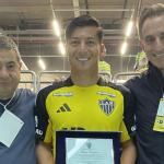 Atlético: Alan Franco recebeu homenagem do Del Valle antes de jogo pela 'Sula'
