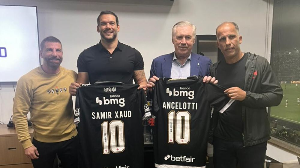 Ancelotti e Presidente da CBF assistem à Vasco x São Paulo e recebem presente