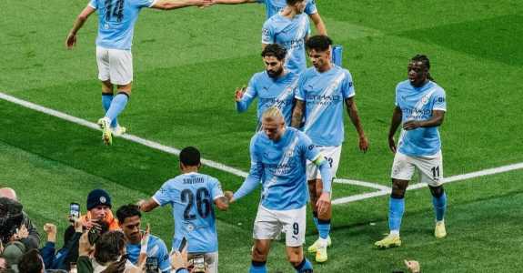 Manchester City celebra gol diante do Borussia Dortmund, nesta quarta-feira (5), pela Champions League