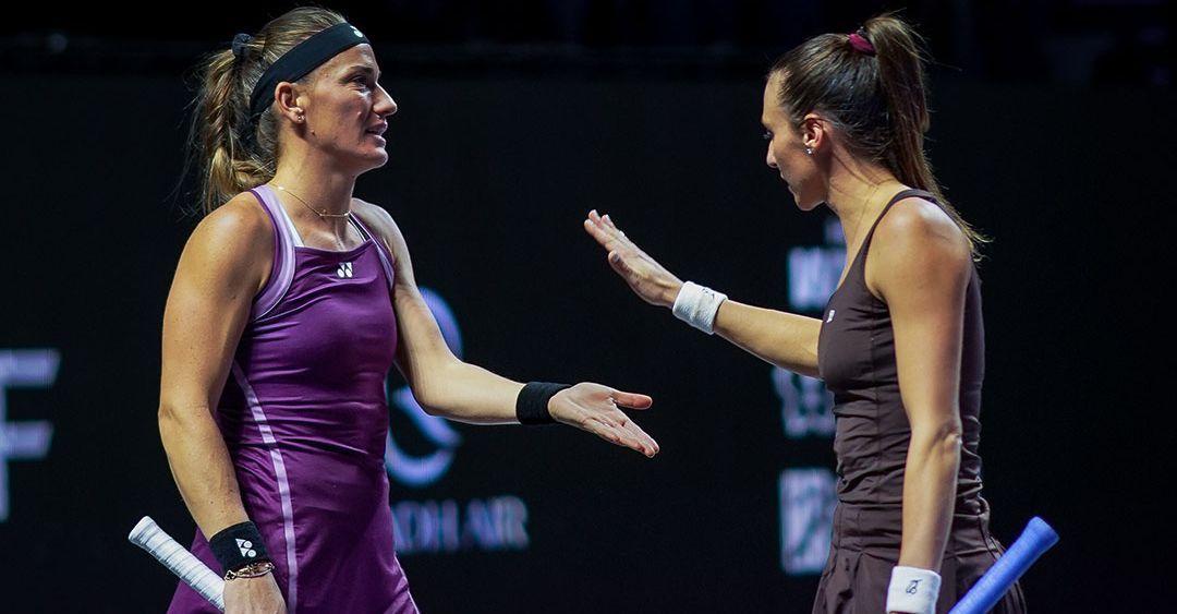 Luísa Stefani faz história e se classifica à final do WTA Finals ao lado de Babos