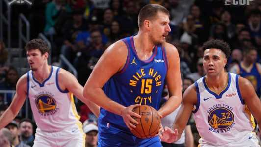 Nikola Joncic em jogo do Denver Nuggets contra os Warriors