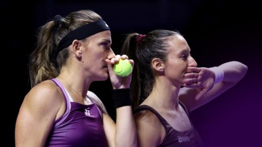 Luisa Stefani e Timea Babos no WTA Finals