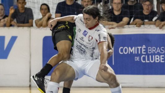 Campo Mourão x Praia Clube se enfrentaram neste sábado (8) pelas quartas de final da LNF