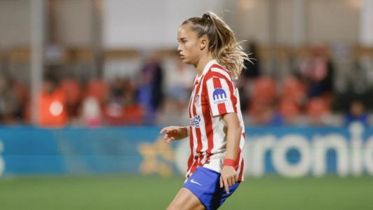 Zagueira Andrea Medina em jogo do Atlético de Madrid