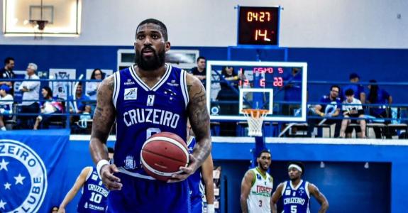 Cruzeiro Basquete em ação no Ginásio Dona Salomé, no Barro Preto, em Belo Horizonte • Arthur Lobo/Cruzeiro Basquete
