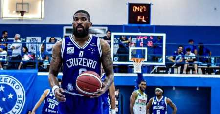 Cruzeiro Basquete em ação no Ginásio Dona Salomé, no Barro Preto, em Belo Horizonte