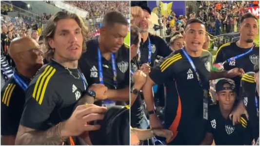 Jogadores do Atlético batem boca com torcedor