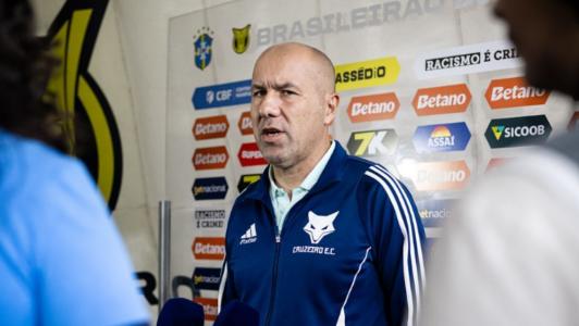 Leonardo Jardim, técnico do Cruzeiro, neste sábado (29)