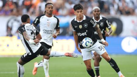 Corinthians x Botafogo se enfrentaram pelo Brasileirão neste domingo (30)