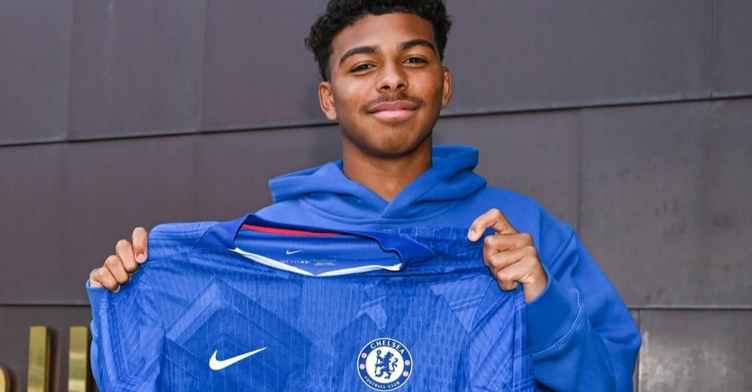 Filho de Thiago Silva assina contrato profissional com clube em que pai é ídolo