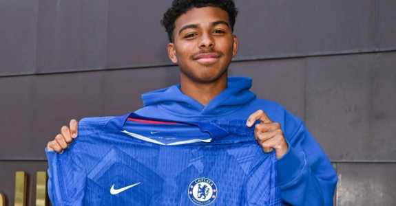 Isago Silva, filho de Thiago Silva, assinou primeiro contrato profissional da carreira aos 17 anos